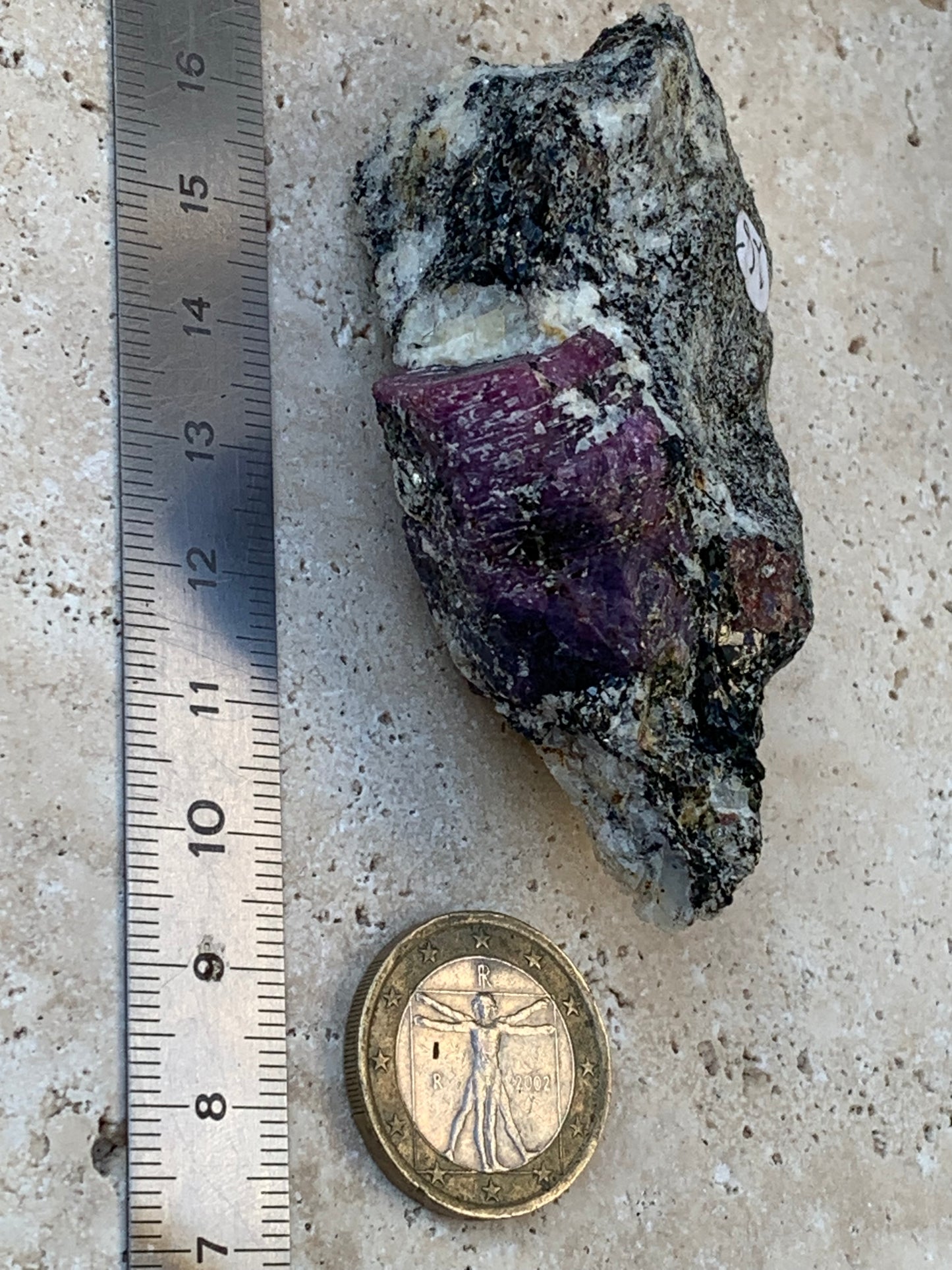 Rubis sur gangue de Zoisite, 74mm x43 x 23 - 76 grammes. Parfait en collection, exposition, lapidage...