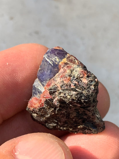 Rubis sur gangue de Zoisite, 25mm x24 x 23 - 17,7 grammes. Parfait en collection, exposition, lapidage...