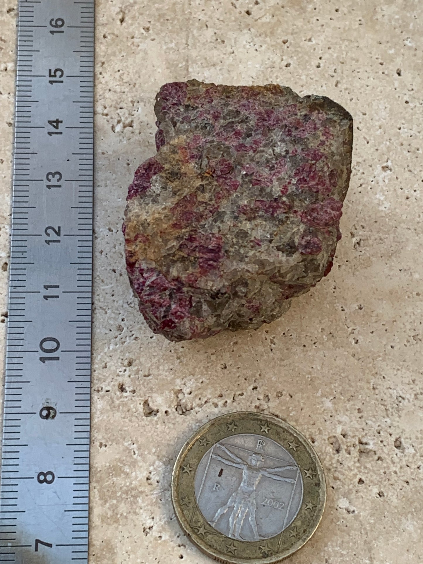 Rubis sur gangue, 45mm x35 x 25 - 49,5 grammes. Parfait en collection, exposition...