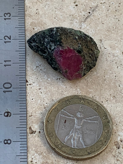 Rubis sur gangue de Zoisite, 24mm x20 x 18 - 7,1 grammes. Parfait en collection, exposition, lapidage...