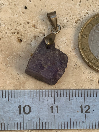 Tanzanite, pendentif de 25mm x 12 x 8 - 12,5 carats. Parfait en bijouterie, collection ,exposition...