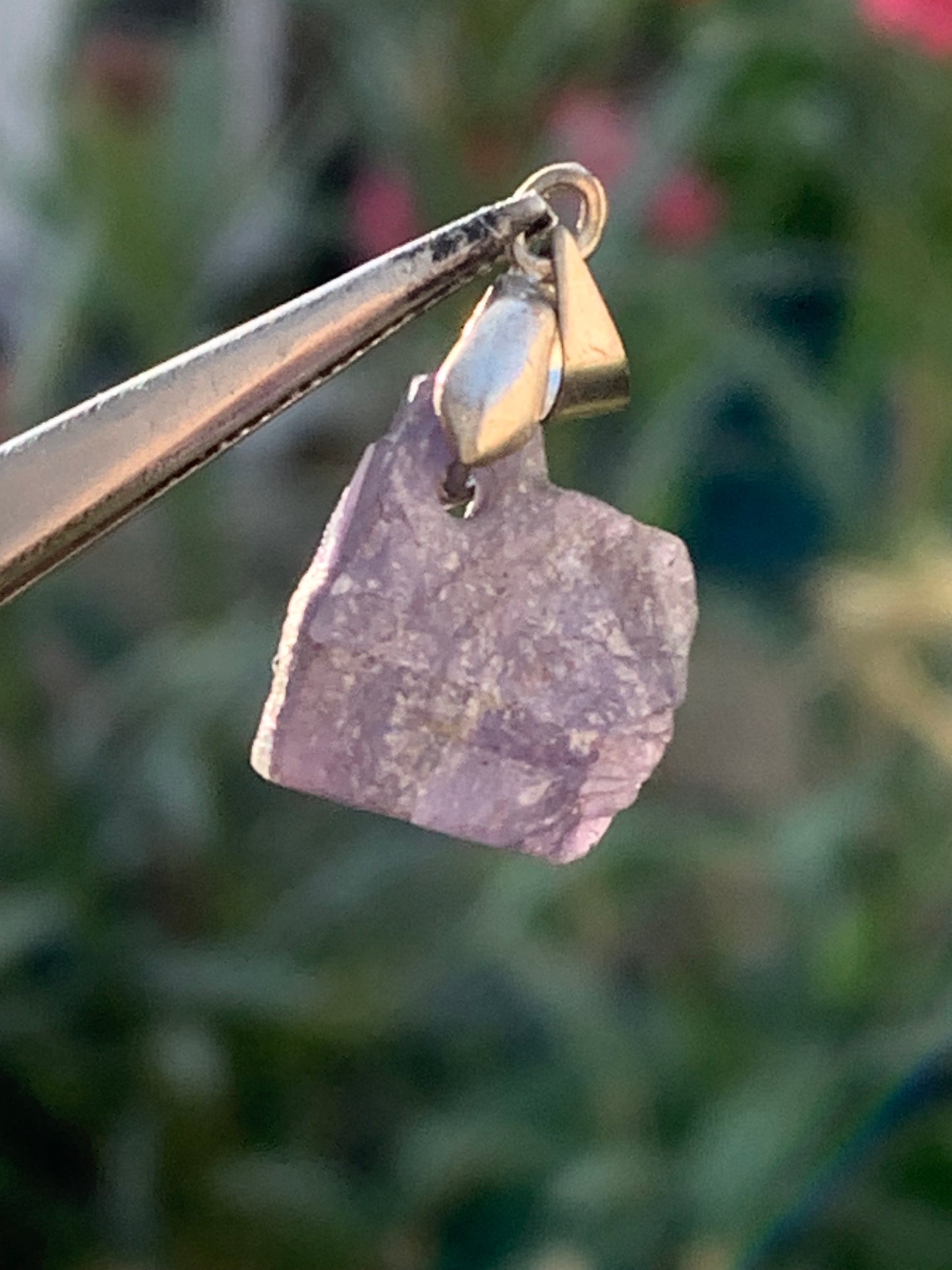 Tanzanite, pendentif de 25mm x 12 x 8 - 12,5 carats. Parfait en bijouterie, collection ,exposition...