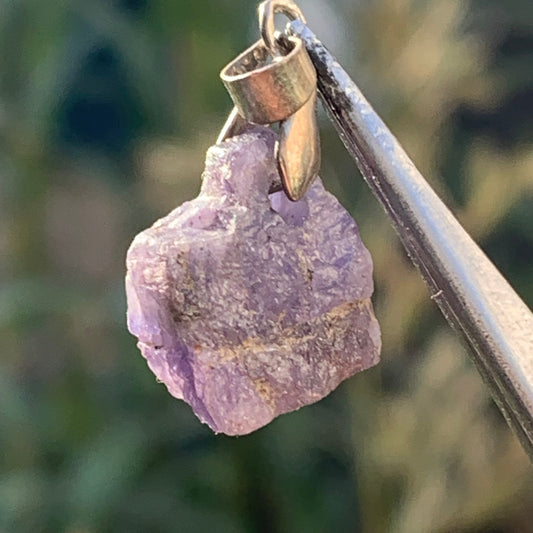 Tanzanite, pendentif de 25mm x 12 x 8 - 12,5 carats. Parfait en bijouterie, collection ,exposition...