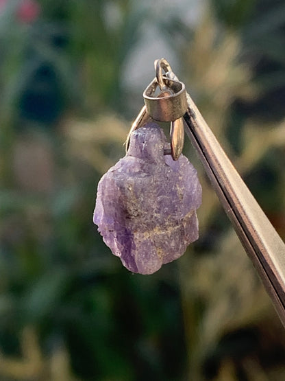 Tanzanite, pendentif de 25mm x 12 x 8 - 12,5 carats. Parfait en bijouterie, collection ,exposition...