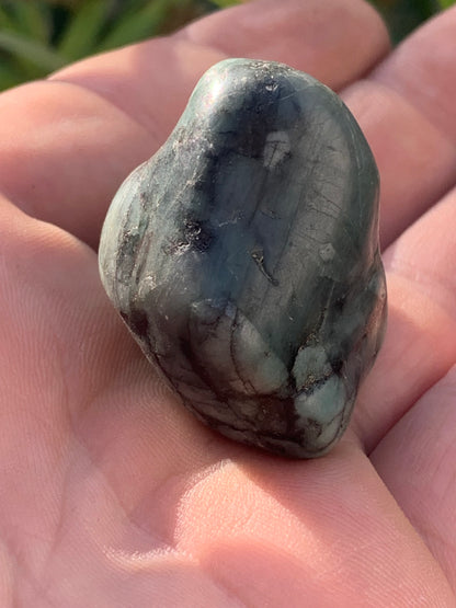 Émeraude, pièce brute de 42mm x37 x27 - 45,4 grammes. Parfait en collection, bijouterie, exposition...