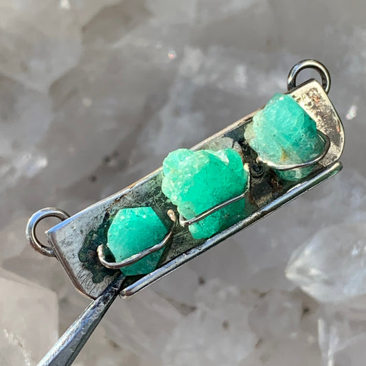 Émeraude, pendentif "double attache" en Argent vieilli de 40mm x12 x10 / 7,1 grammes. Pendentif vendu seul ou sur chaine de 42 cm !