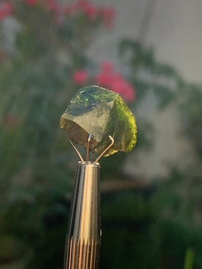 Vesuvianite also called Idocrase (little known), specimen of 19 mm x 14 x 8 - 2 grams! Superb little piece!