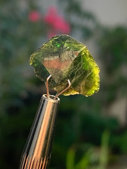 Vesuvianite also called Idocrase (little known), specimen of 19 mm x 14 x 8 - 2 grams! Superb little piece!
