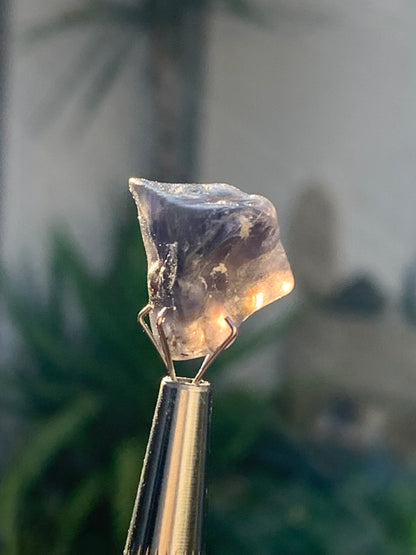 Cordiérite / Iolite, spècimen brute de 17mm x15 x14 - 3 grammes. Parfait pour la bijouterie, collection, exposition...