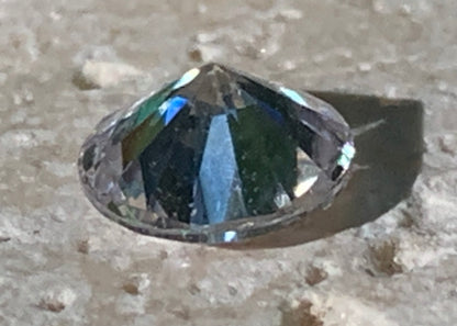 Moissanite, de 5mm x5 x4 - 1,33 carat. Excellente alternative au diamant, appréciée pour sa brillance exceptionnelle, parfait en collection, bijouterie, exposition...