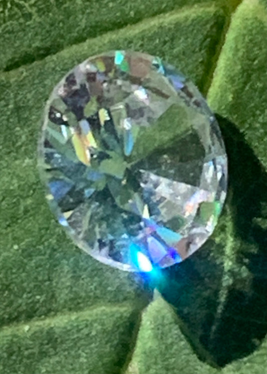 Moissanite, de 5mm x5 x4 - 1,33 carat. Excellente alternative au diamant, appréciée pour sa brillance exceptionnelle, parfait en collection, bijouterie, exposition...