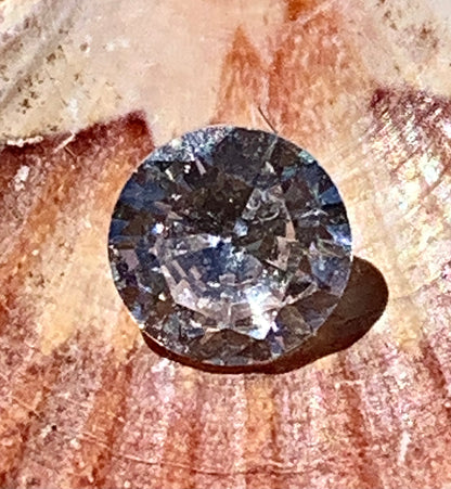 Moissanite, de 5mm x5 x4 - 1,33 carat. Excellente alternative au diamant, appréciée pour sa brillance exceptionnelle, parfait en collection, bijouterie, exposition...