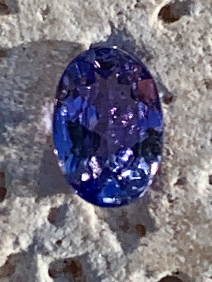 Tanzanite, superbes gemmes de 5mm x 4 x2 - 0,50 carat en moyenne. Vente à l'unité ou lot. Parfait en bijouterie, collection ,exposition...