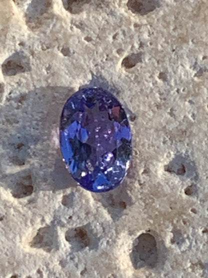 Tanzanite, superbes gemmes de 5mm x 4 x2 - 0,50 carat en moyenne. Vente à l'unité ou lot. Parfait en bijouterie, collection ,exposition...