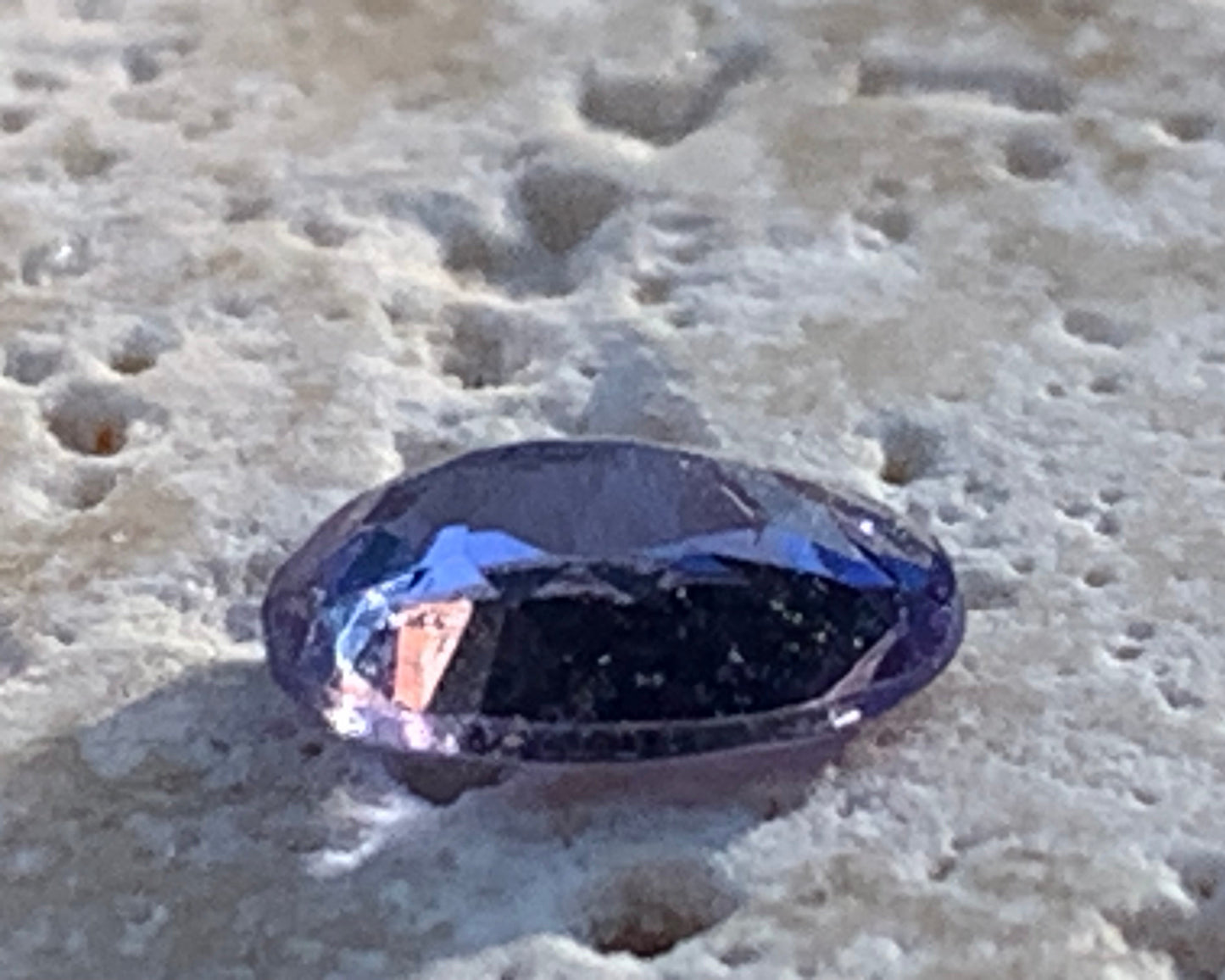 Tanzanite, superbes gemmes de 5mm x 4 x2 - 0,50 carat en moyenne. Vente à l'unité ou lot. Parfait en bijouterie, collection ,exposition...