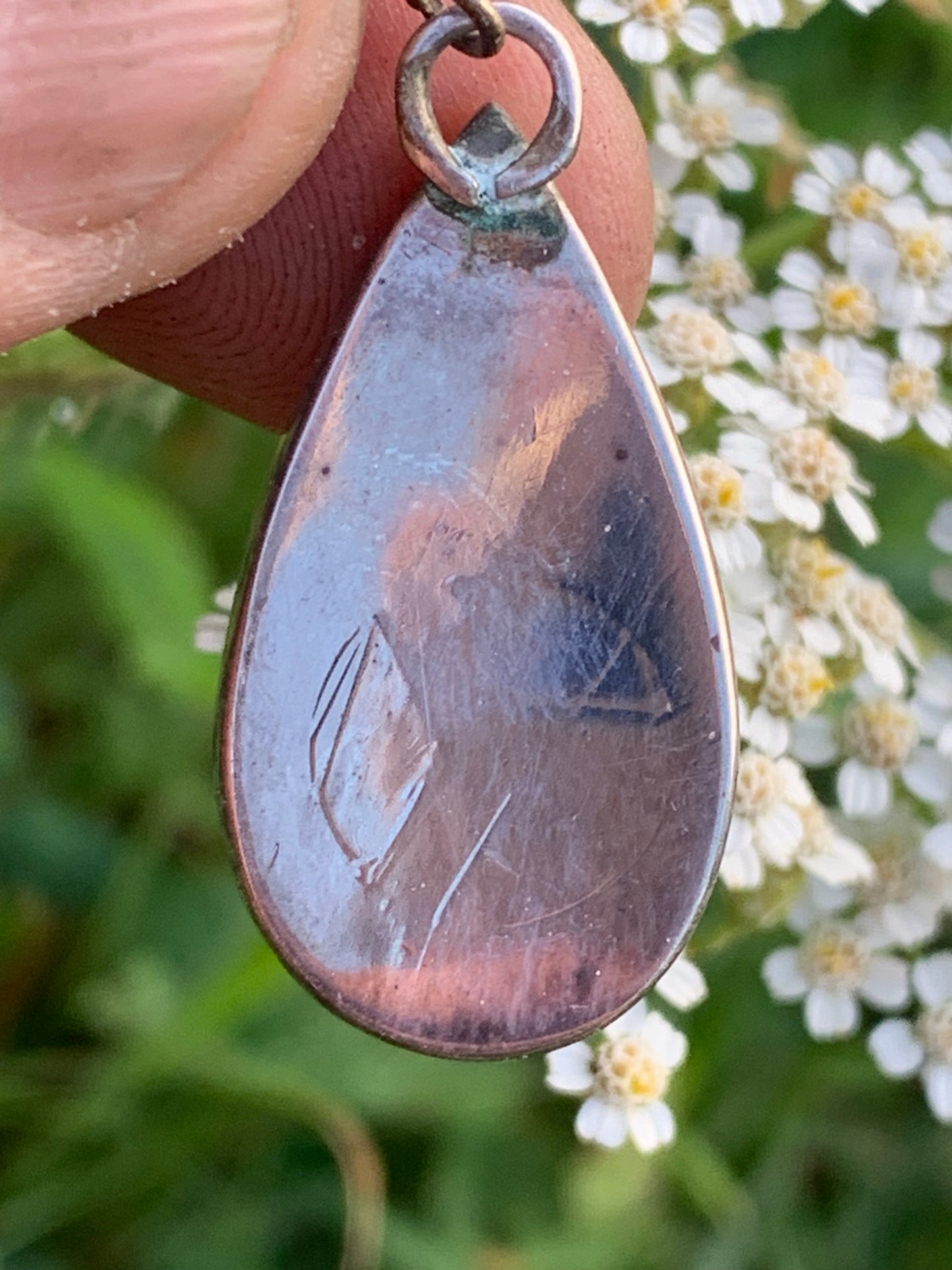 Pietersite, pendentif en Argent 925 de 30mm de hauteur x 15 de largeur x 6 d'épaisseur - 6 grammes. Vendu avec cordon réglable de couleur noire !