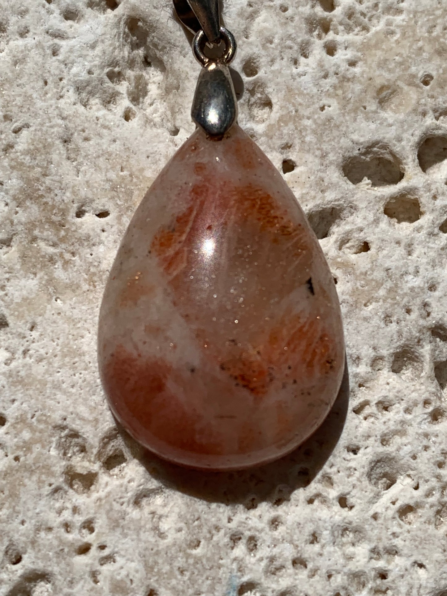 Pierre du Soleil, pendentif de 37mm x17 x8 - 5,7 gr. Superbe pièce prêt à porter ou à offrir !