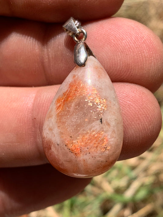Pierre du Soleil, pendentif de 37mm x17 x8 - 5,7 gr. Superbe pièce prêt à porter ou à offrir !