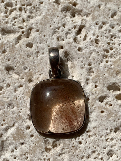 Rock crystal/quartz with golden rutiles, 30mm x20 x8 - 5.7 gr., perfect for jewelry, collections, exhibitions...