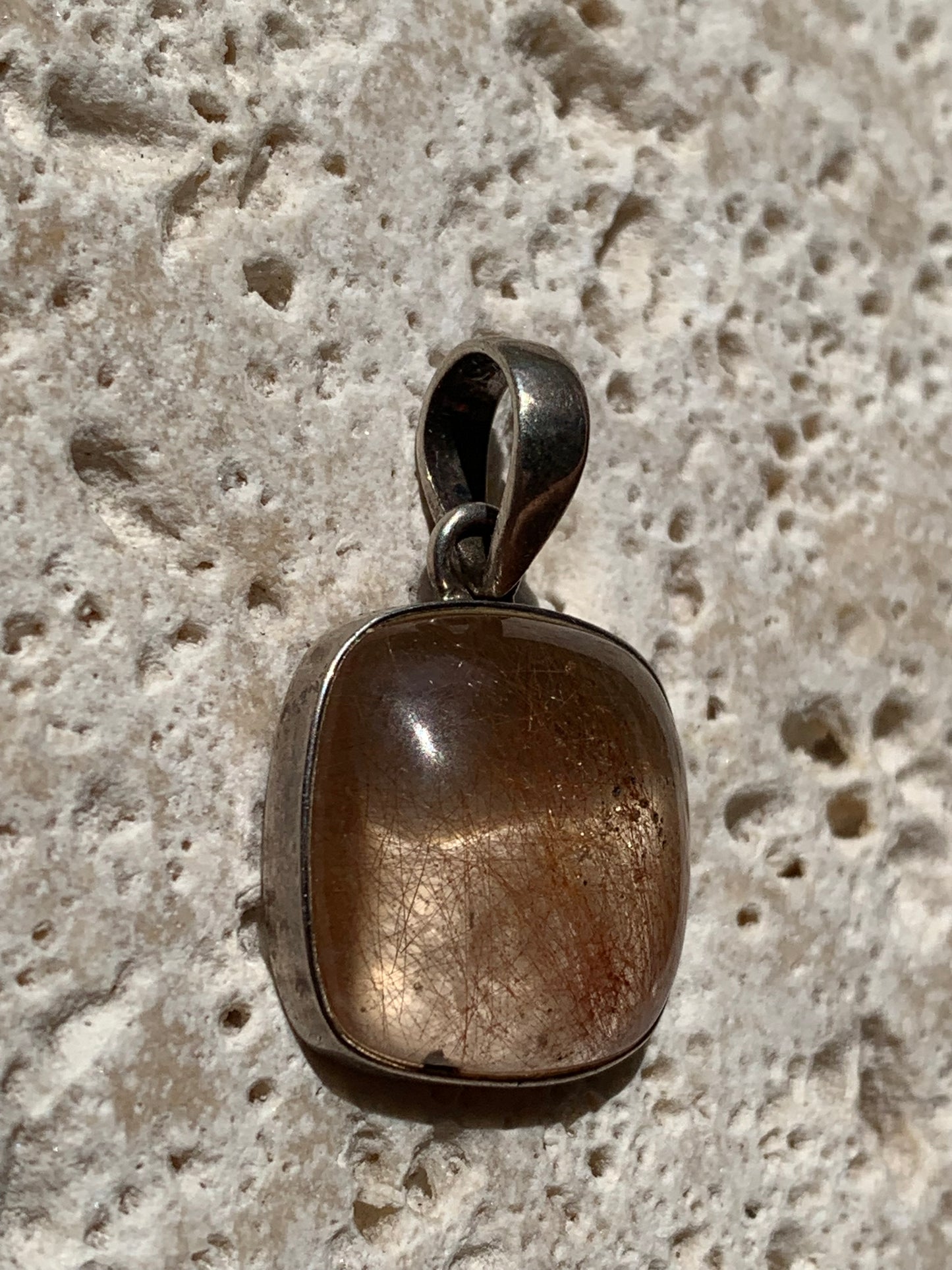 Rock crystal/quartz with golden rutiles, 30mm x20 x8 - 5.7 gr., perfect for jewelry, collections, exhibitions...