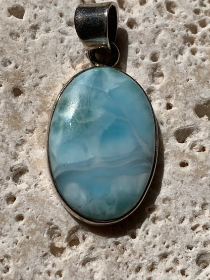 Larimar, pendentif en Argent de 35mm de hauteur x 17 x 6 Vendu avec cordon réglable de couleur noire offert !