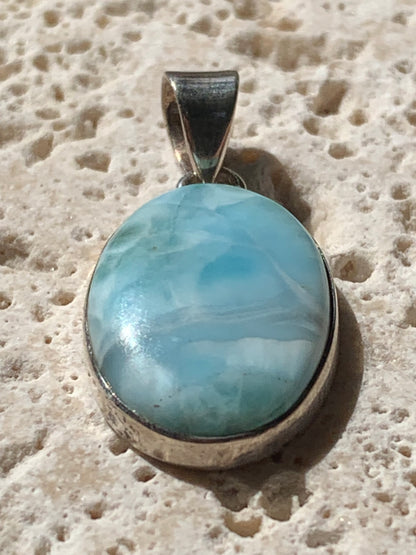 Larimar, pendentif en Argent de 35mm de hauteur x 17 x 6 Vendu avec cordon réglable de couleur noire offert !