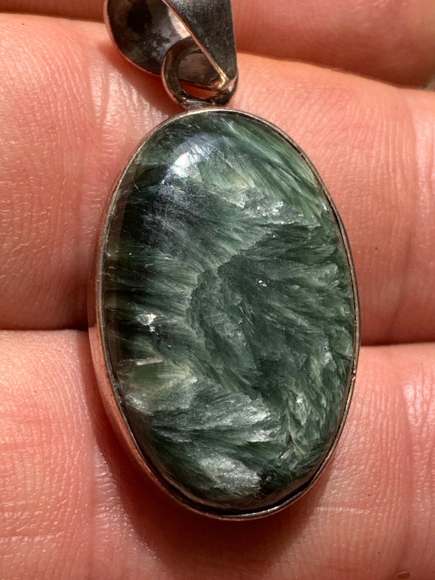 Séraphinite ! Pendentif en Argent 925 de 38mm de hauteur x 17 x 7. Vendu avec cordon réglable de couleur noire !