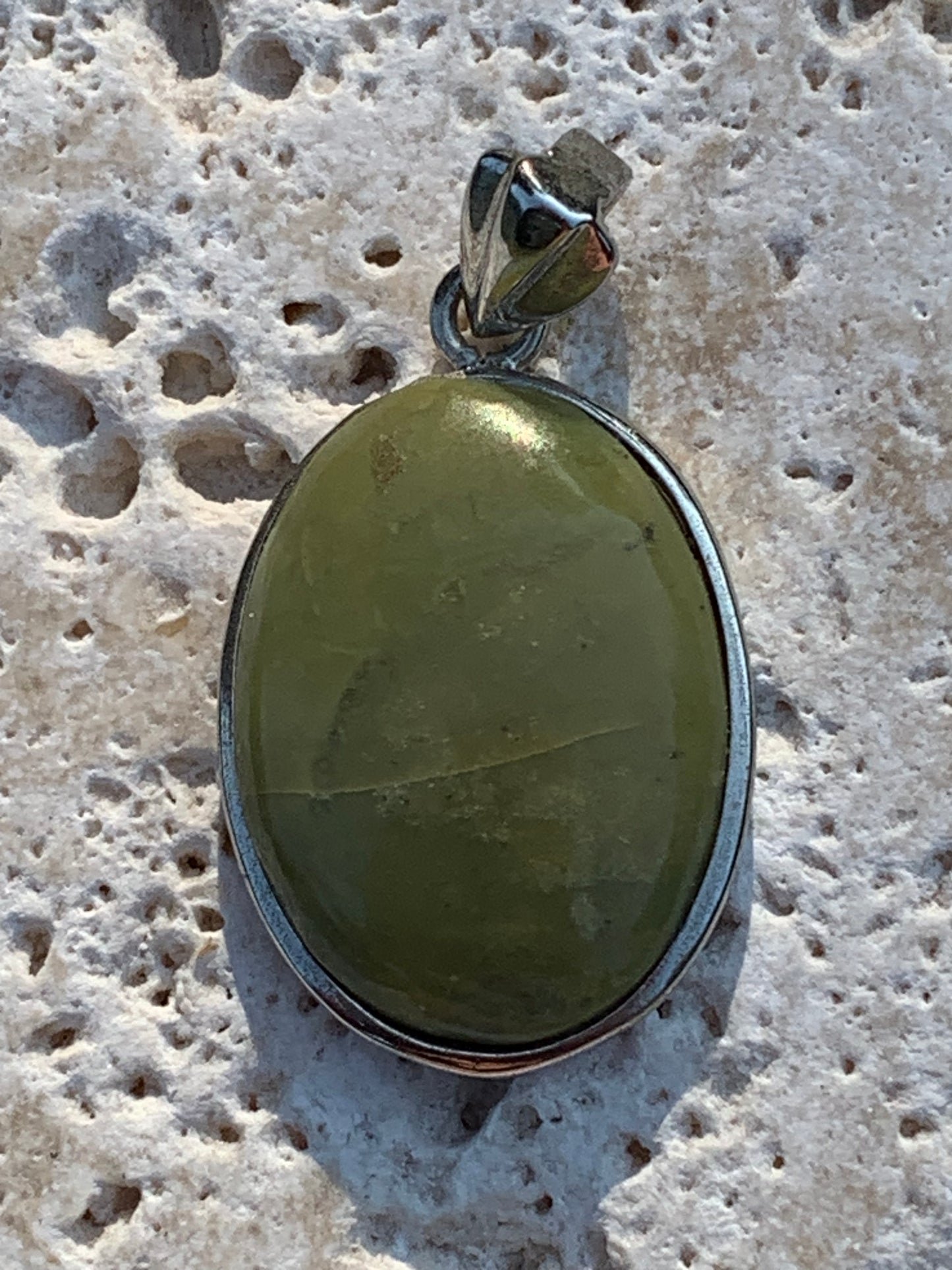 Serpentine ! Pendentif en Argent, 35mm de hauteur x 20 x 6. Vendu avec cordon réglable de couleur noire !