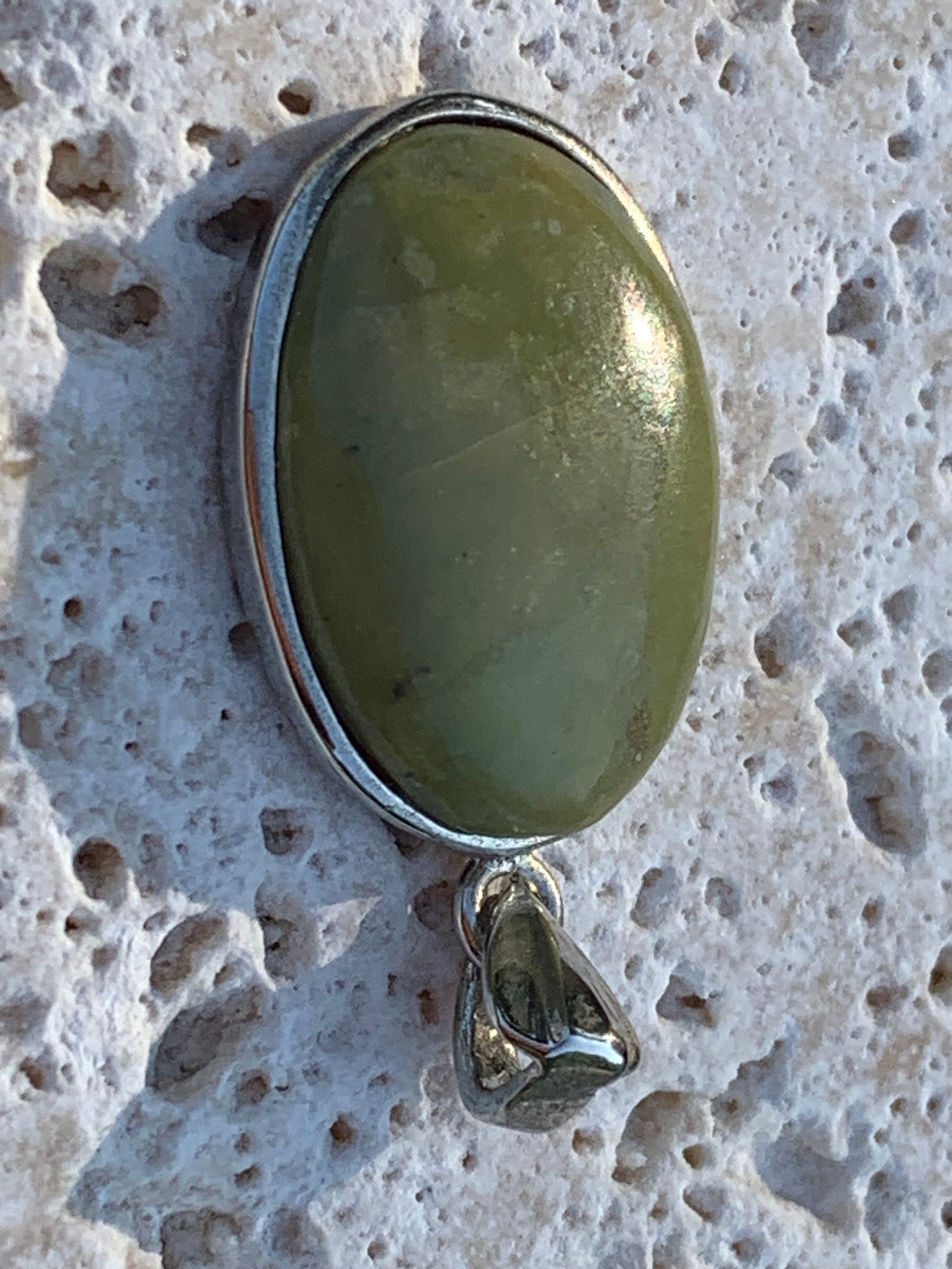 Serpentine ! Pendentif en Argent, 35mm de hauteur x 20 x 6. Vendu avec cordon réglable de couleur noire !