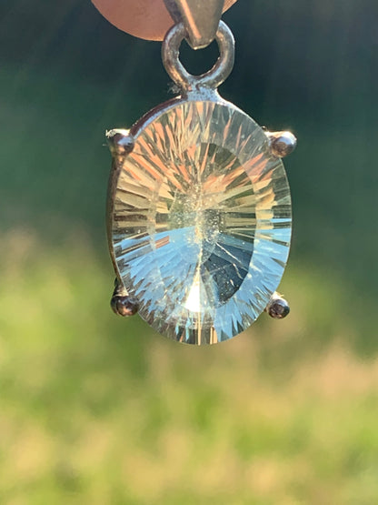 Prasiolite naturelle, superbe pendentif en Argent de 30mm x 14 x 11. Prêt à porter ou pour collection ,exposition...
