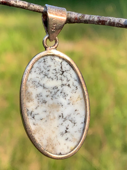 Opale dentritique ou dentrique, pendentif serti Argent de 42mm x21 x9. Vendu avec cordon noir réglable, prêt à porter !