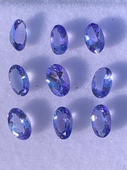 Tanzanite, superbes gemmes de 5mm x 4 x2 - 0,50 carat en moyenne. Vente à l'unité ou lot. Parfait en bijouterie, collection ,exposition...