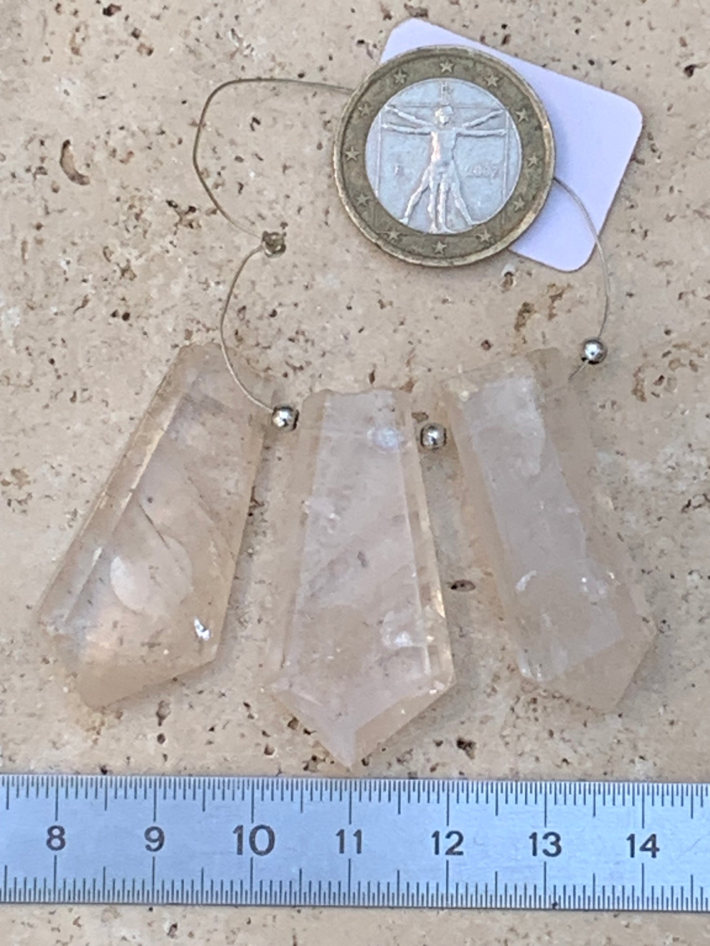 Morganite/ Beryl/ Emeraude rose, cristaux percés de 40mm x19 x8 et 8 grammes par pièce environ. Parfait en bijouterie, collection ,exposition...