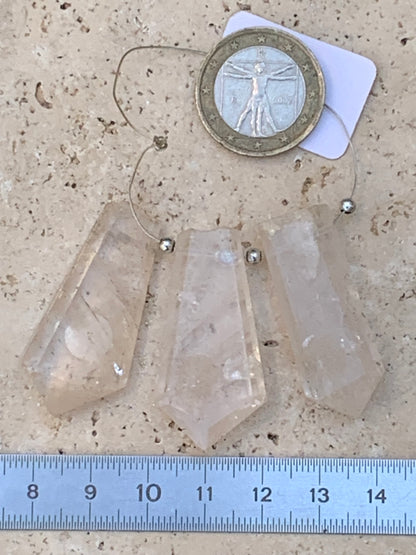 Morganite/ Beryl/ Emeraude rose, cristaux percés de 40mm x19 x8 et 8 grammes par pièce environ. Parfait en bijouterie, collection ,exposition...