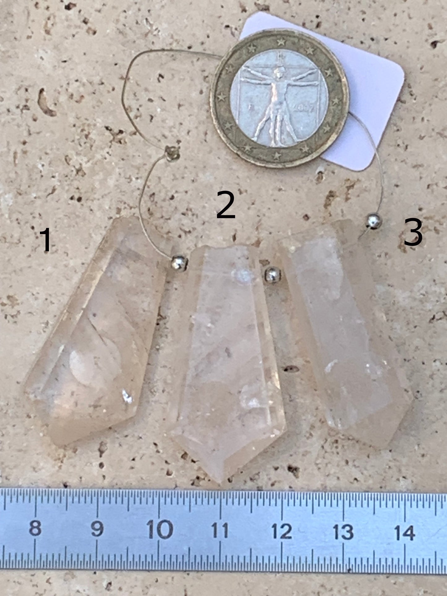 Morganite/ Beryl/ Emeraude rose, cristaux percés de 40mm x19 x8 et 8 grammes par pièce environ. Parfait en bijouterie, collection ,exposition...