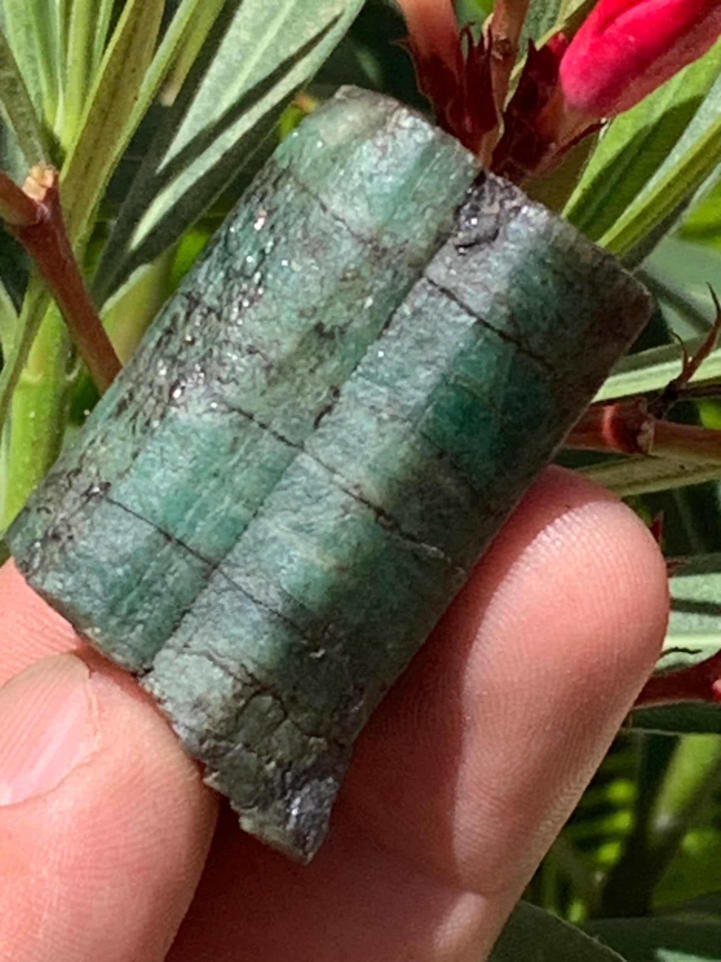 Émeraude, pièce brute de 43mm x 26 x 21 - 42,2 grammes. Parfait en collection, bijouterie, exposition...
