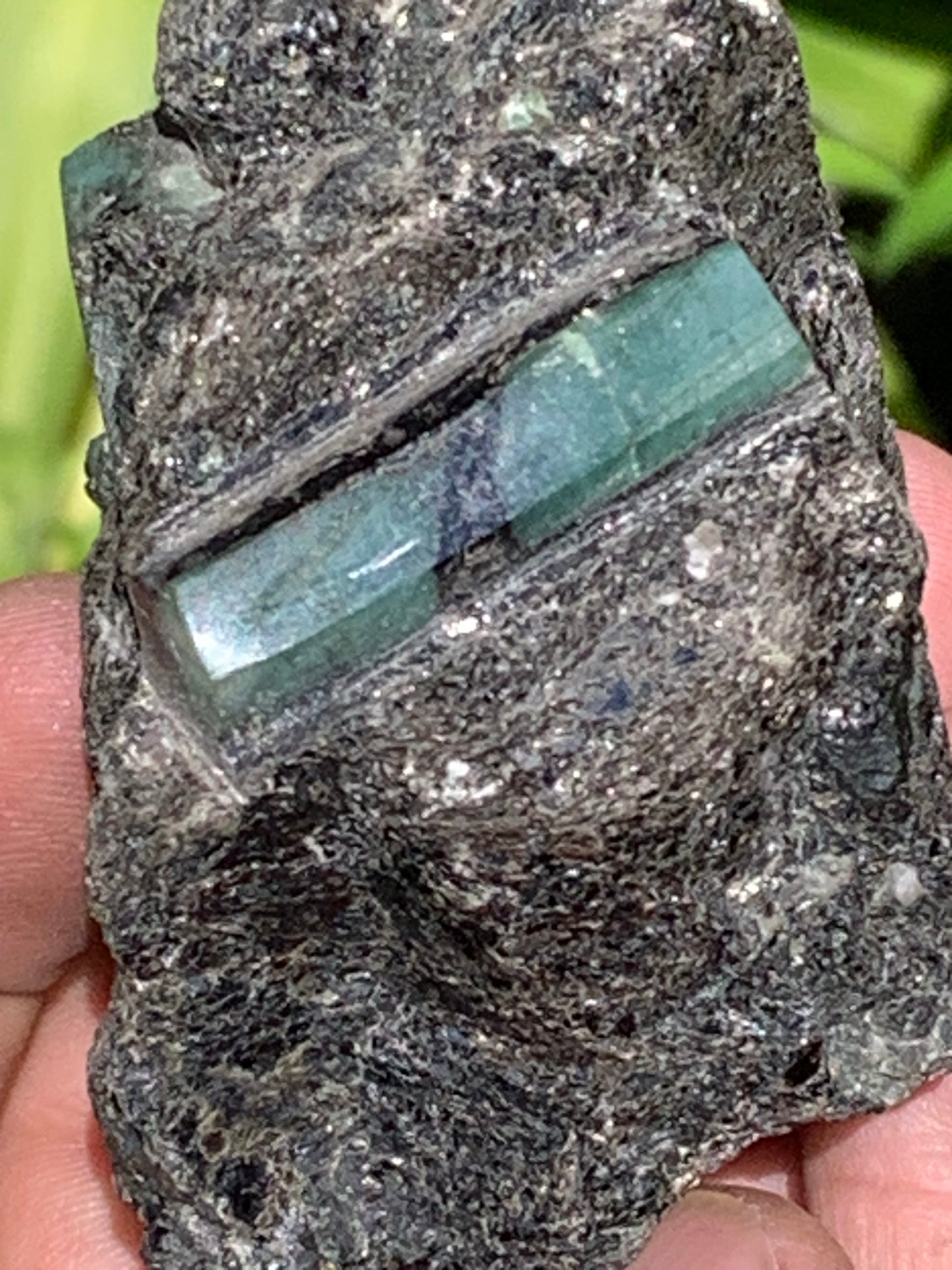 Émeraude, macle avec 2 belles pièces d'Emeraude de 75mm x 55 x 40 - 219 grammes. Parfait en collection, bijouterie, exposition...