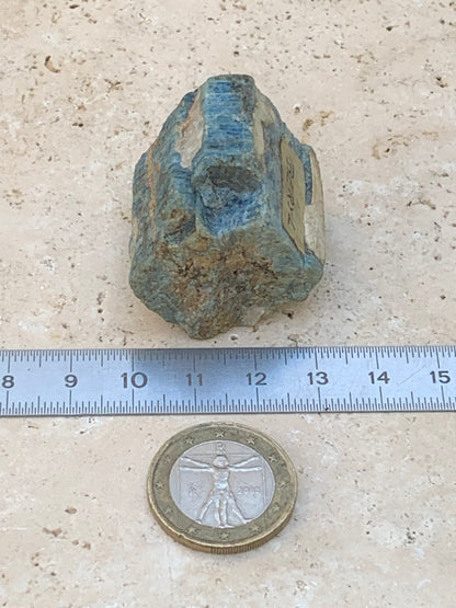 Béryl bleu, spécimen de 34mm x 32 x 30 - 49,3 grammes. Parfait en collection, exposition, lithothérapie...