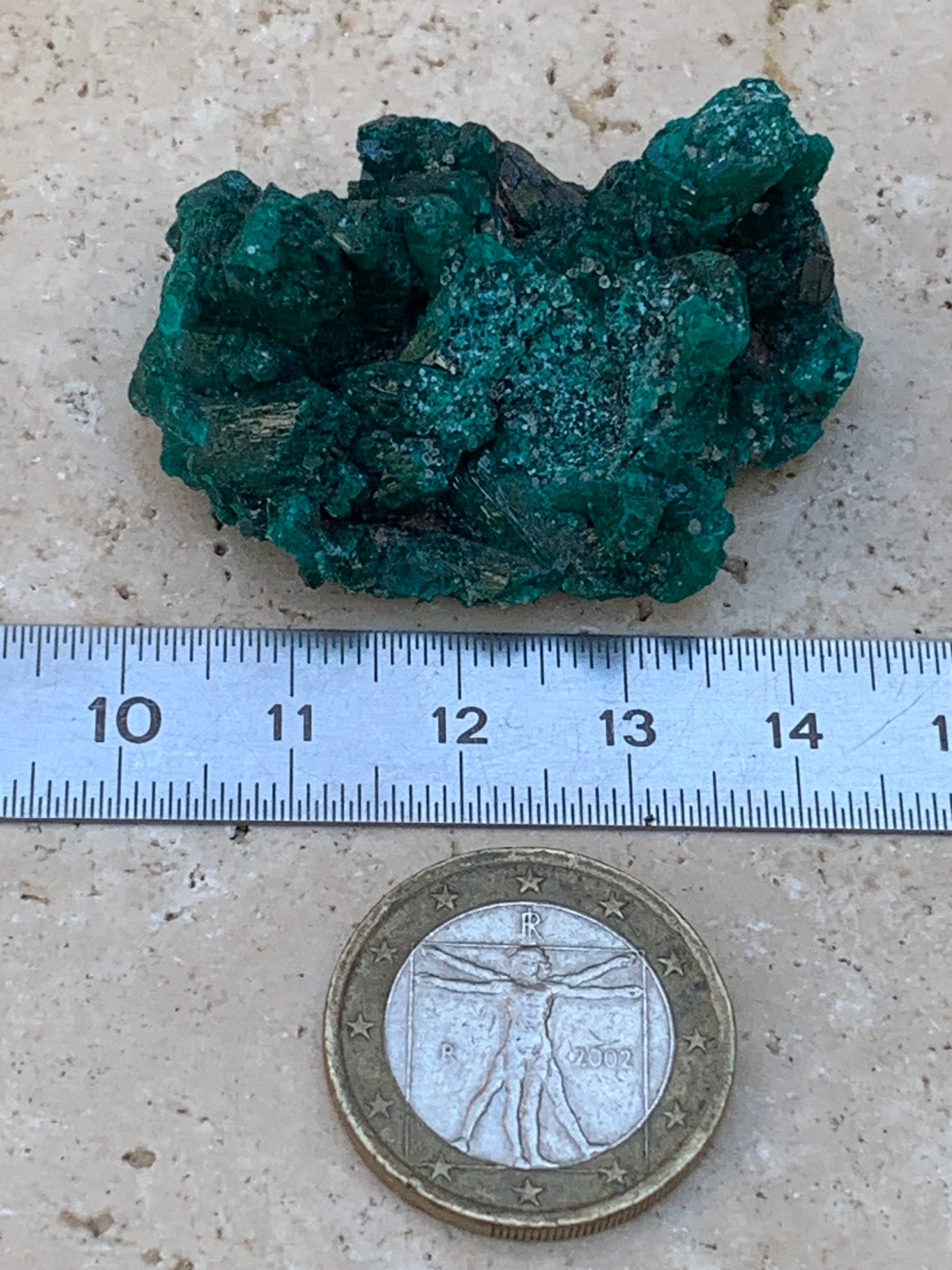 Dioptase, spécimen cristalisé de 46mm x 30 x 20 - 28 grammes ! Rare et puissante en minéralogie et lithothérapie !