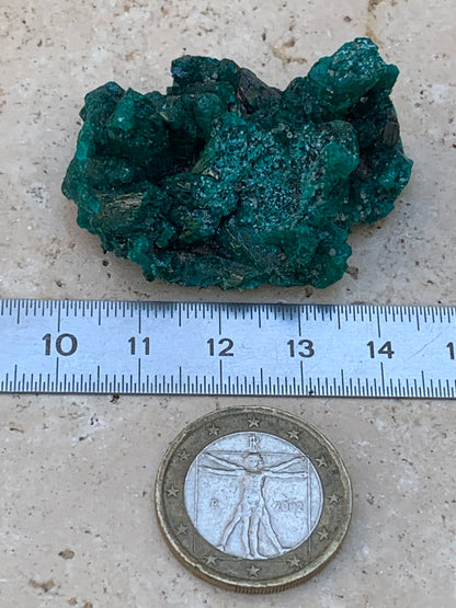 Dioptase, spécimen cristalisé de 46mm x 30 x 20 - 28 grammes ! Rare et puissante en minéralogie et lithothérapie !