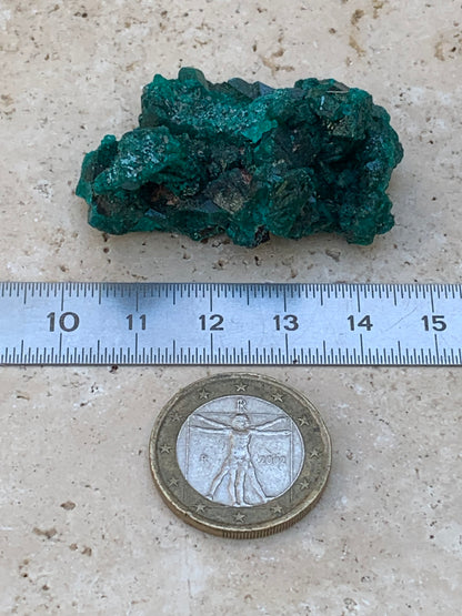 Dioptase, spécimen cristalisé de 46mm x 30 x 20 - 28 grammes ! Rare et puissante en minéralogie et lithothérapie !