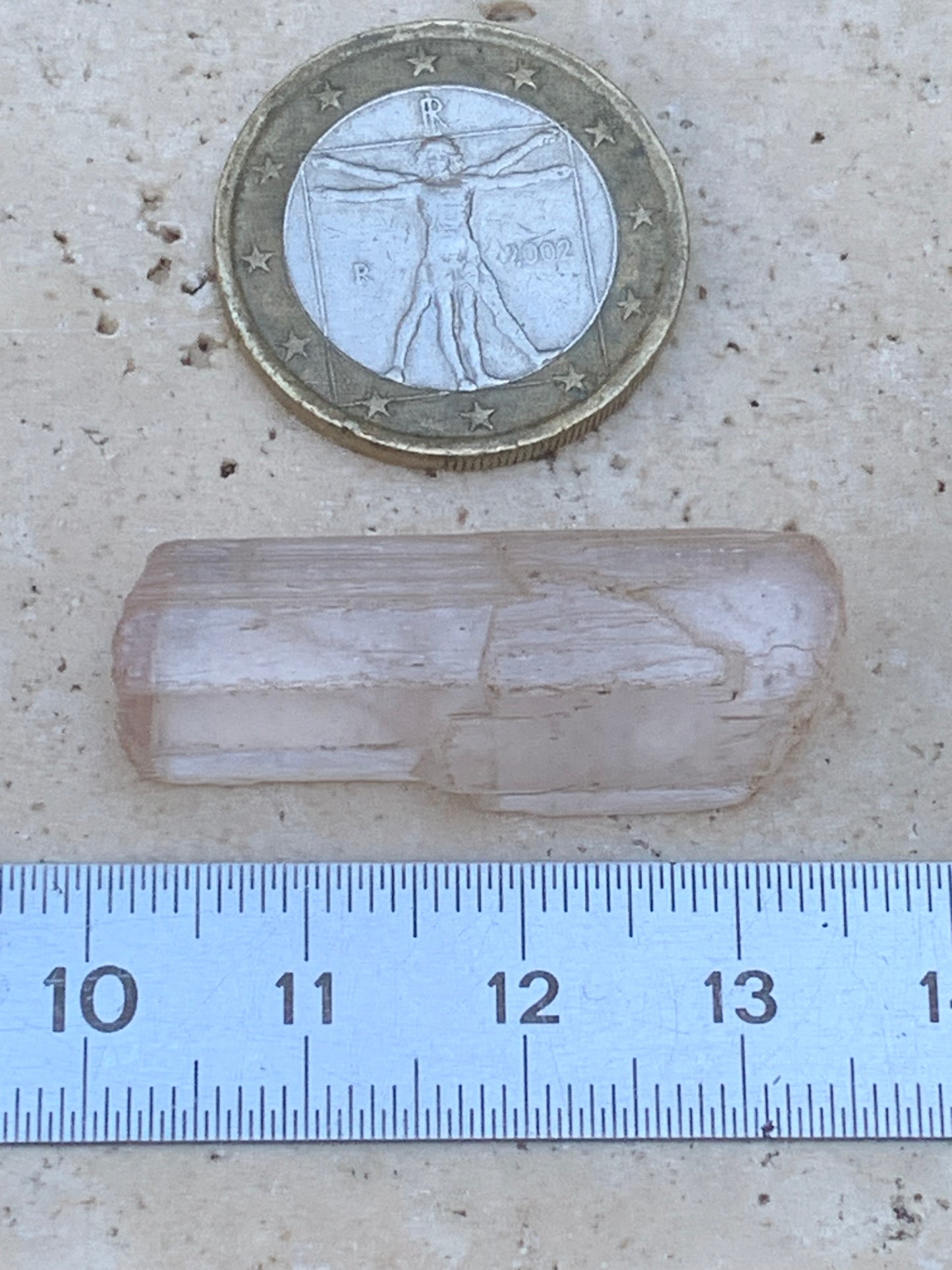 Kunzite, spècimen de 35mm x12 x 8 - 7,3 grammes. Parfait pour la bijouterie, collection, exposition...