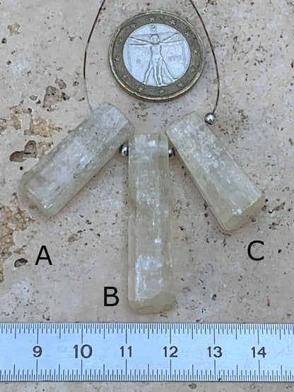 Kunzite jaune/ Triphane, 3 pièces au choix de 28mm x12 x10 à 42 x10 x10 - 5 grammes en moyenne. Parfait pour la bijouterie, collection, exposition...