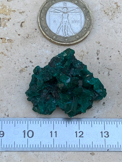 Dioptase, spécimen cristalisé de 32mm x 26 x 14 - 7,8 grammes ! Rare et puissante en minéralogie et lithothérapie !
