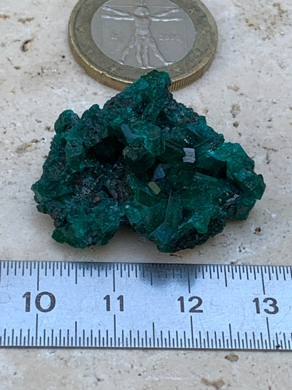 Dioptase, spécimen cristalisé de 32mm x 26 x 14 - 7,8 grammes ! Rare et puissante en minéralogie et lithothérapie !