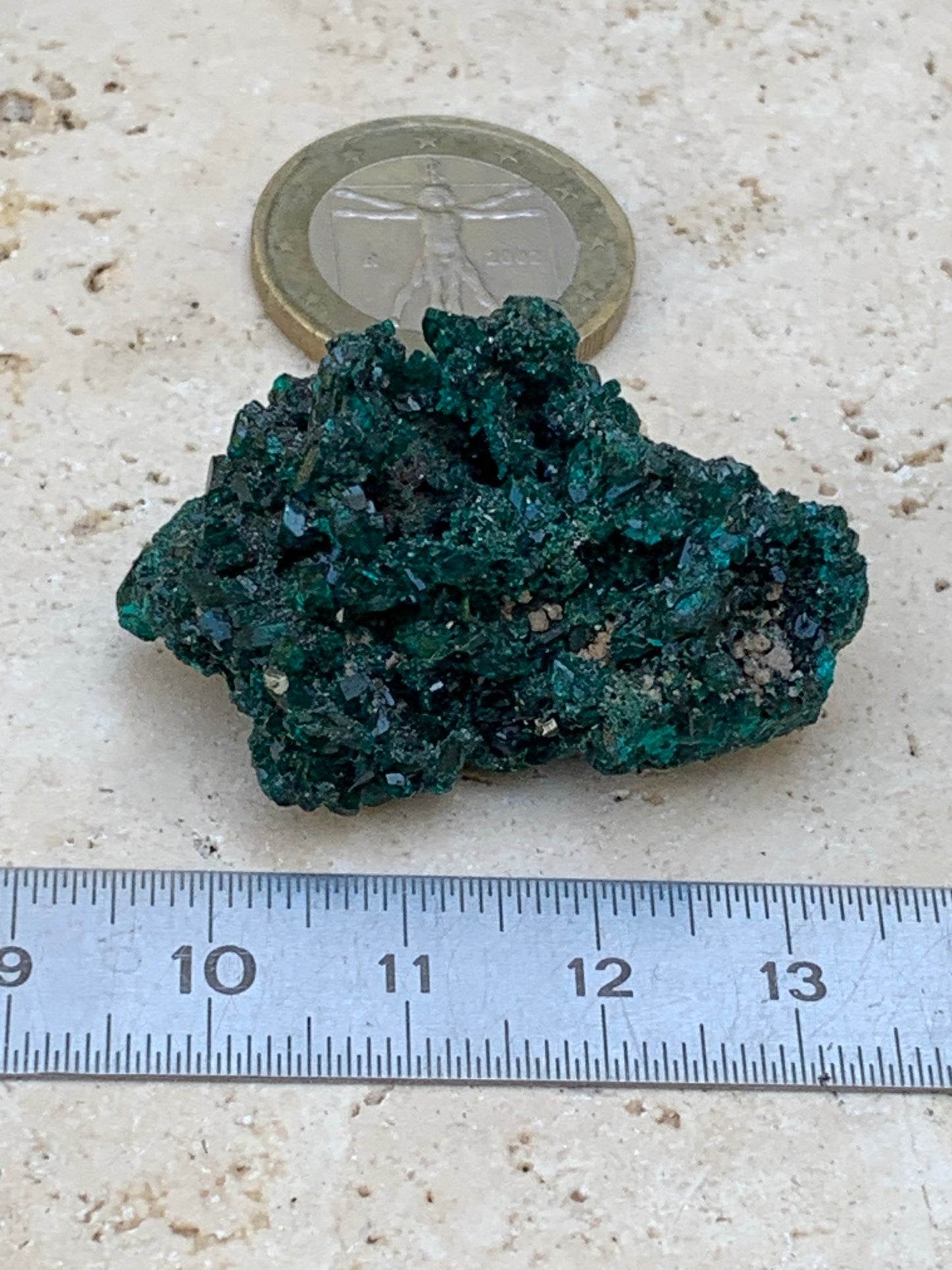 Dioptase, spécimen cristalisé de 40mm x 22 x 24 - 17,4 grammes ! Rare et puissante en minéralogie et lithothérapie !
