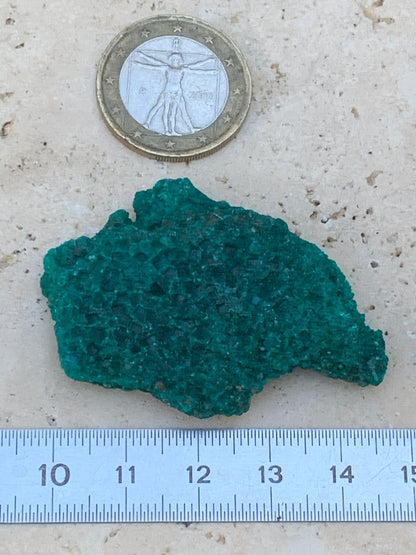Dioptase, spécimen cristalisé de 50mm x 35 x 11 - 18,10 grammes ! Rare et puissante en minéralogie et lithothérapie !