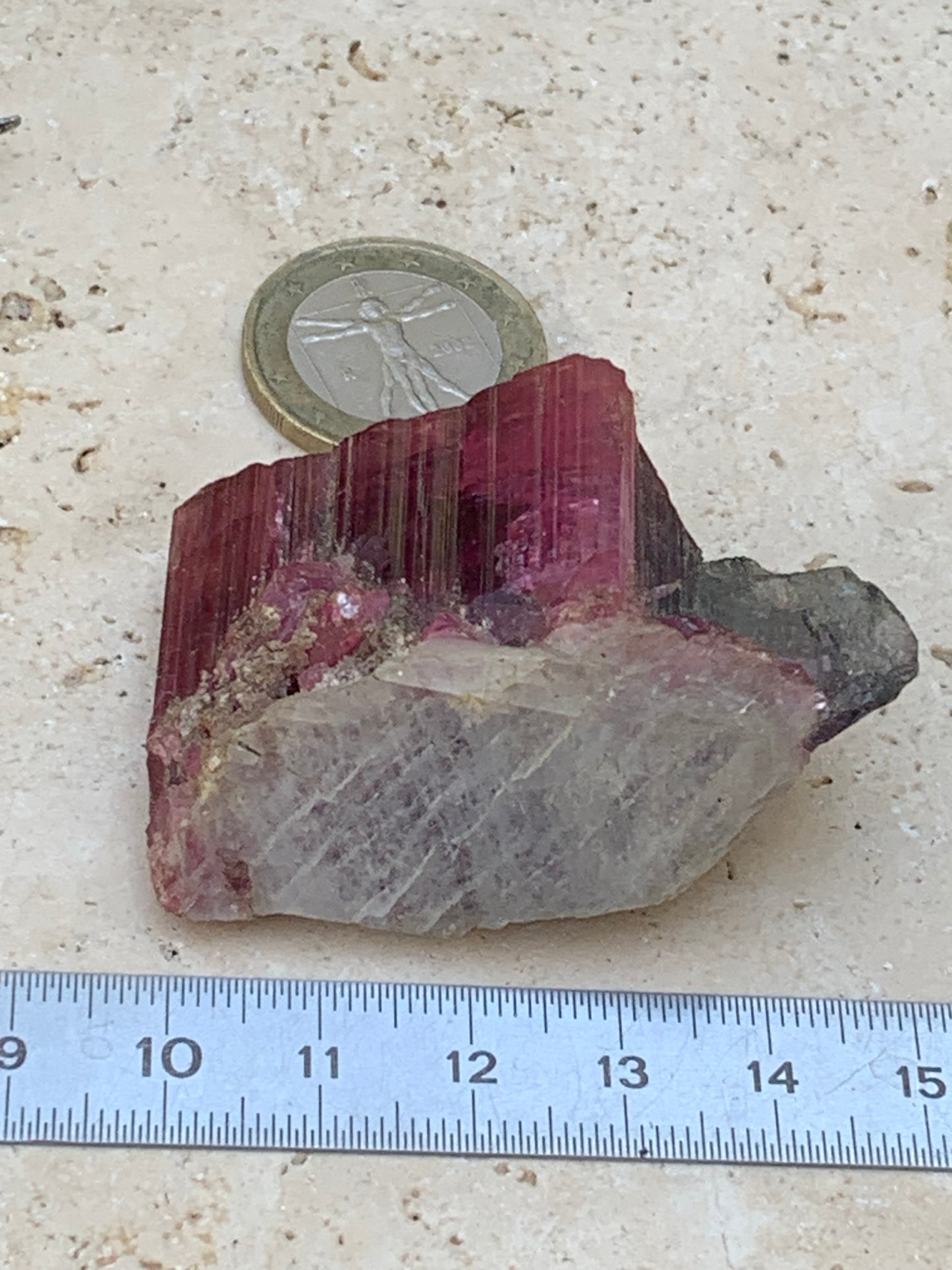 Tourmaline Rubellite, superbe spècimen naturel de 52mm x 35 x 23 - 52 grammes. Parfait en bijouterie, collection ,exposition...