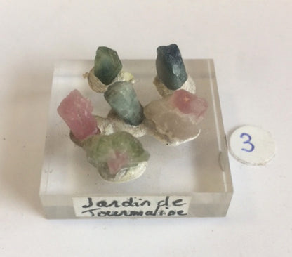 Concept 'Les jardins de Cristaux', 3 kits uniques au choix. Cristaux de valeurs, renommer pour leurs qualités de gemmes, couleurs, formes..! Petites merveilles de la nature !