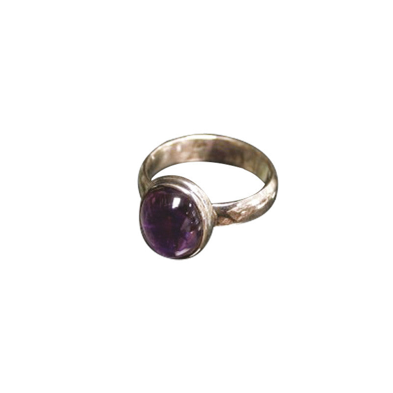 Bague en améthyste, faîte en Argent 0.925. Superbe pierre aux reflets violets incroyables ! Taille disponible en 50, 52, 54, 56, 58 Fr. !